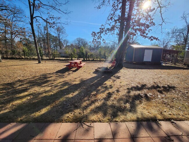 Building Photo - Available Now, PG 4 Bedroom