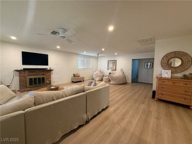 Building Photo - 3611 Rosewood St