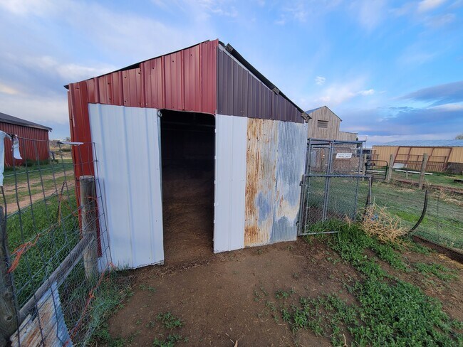 Building Photo - 11665 Blaney Rd S