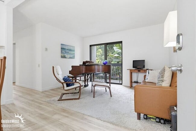 Building Photo - Charming 2Bdm 2Ba Apartment in the Heart of Hillcrest!- MI Special