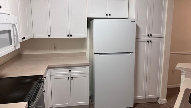 Building Photo - Condo for rent