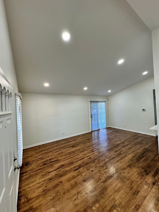 Building Photo - 1940 Navarone Dr