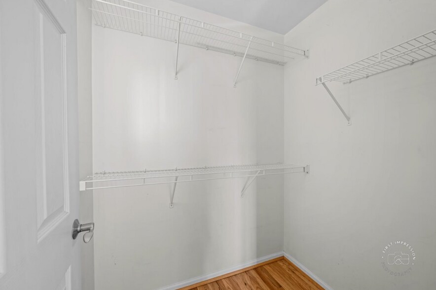 Building Photo - 628 Lincoln Station Dr