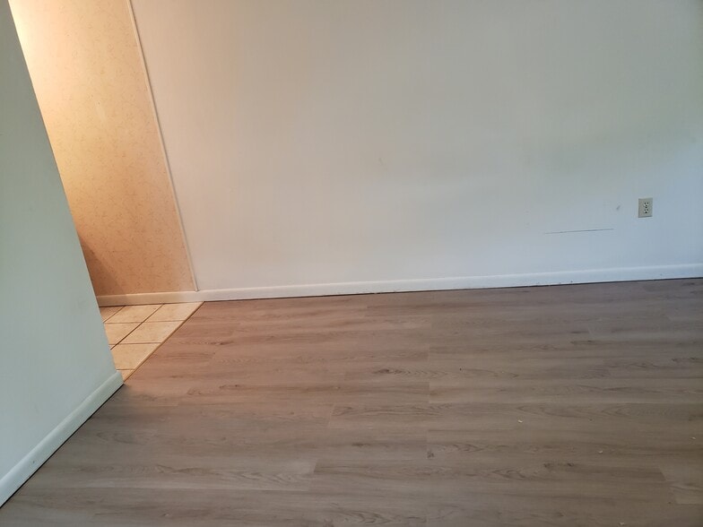 Building Photo - 33 5th Ave