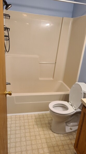 Upstairs Full Bath - 26 Crane St