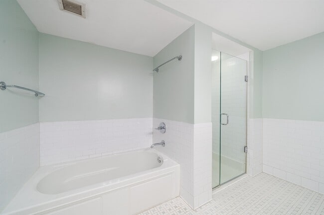 Building Photo - 700 Grove St