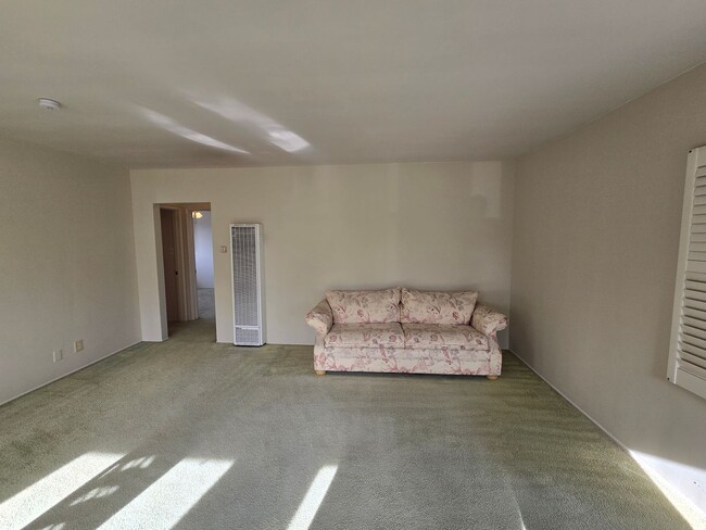 Building Photo - Classic 3 Bed, 2 Bath Home on Large Lot