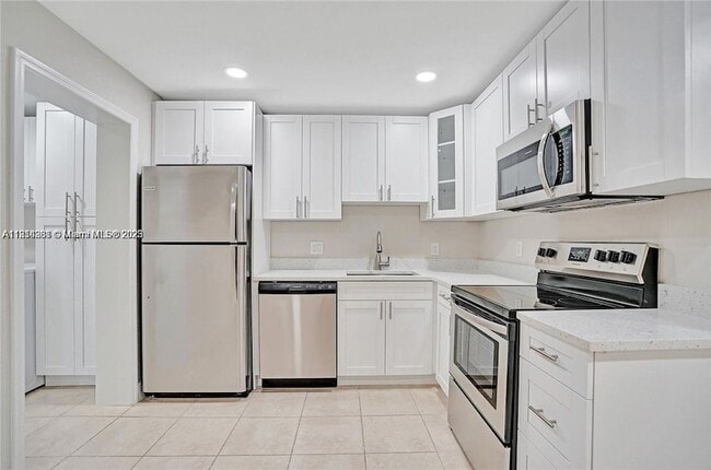 Building Photo - 9457 SW 52nd Ct