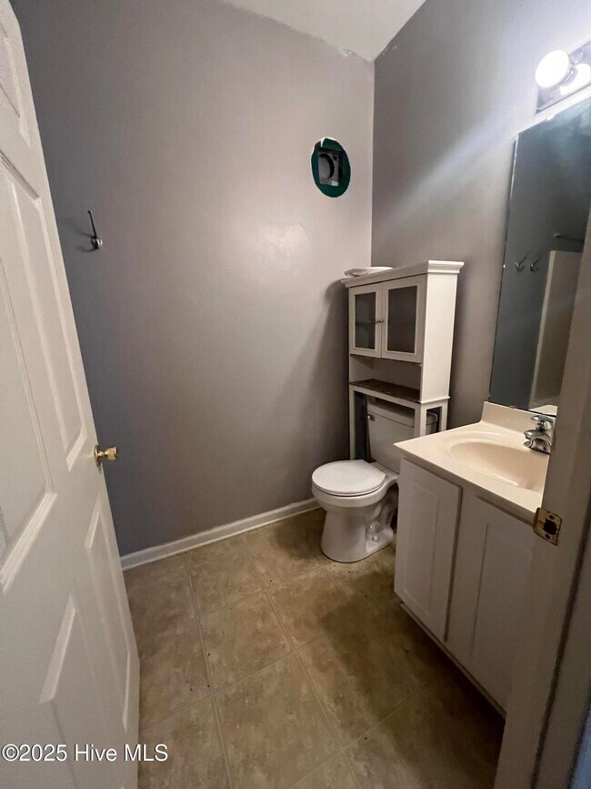 Building Photo - 2221 Locksley Woods Dr
