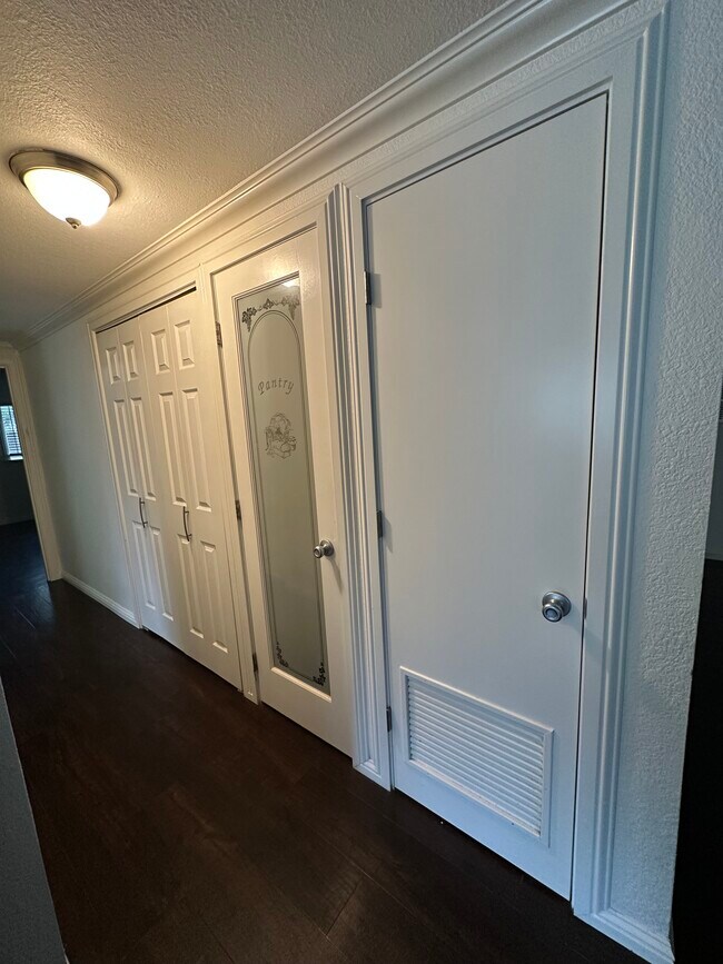 Building Photo - 71 E California Ave