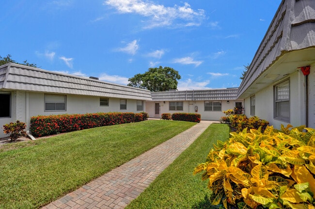 Building Photo - 141 Valencia Blvd