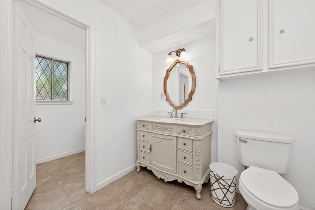 Building Photo - 3815 Fernglade Dr