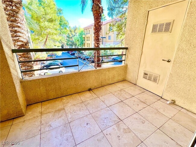 Building Photo - 260 E Flamingo Rd