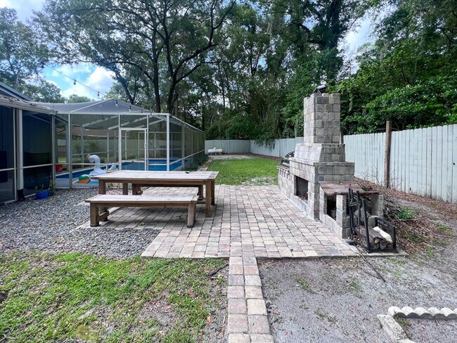 Building Photo - 3BR/2BA POOL HOME in SW Gainesville - avai...