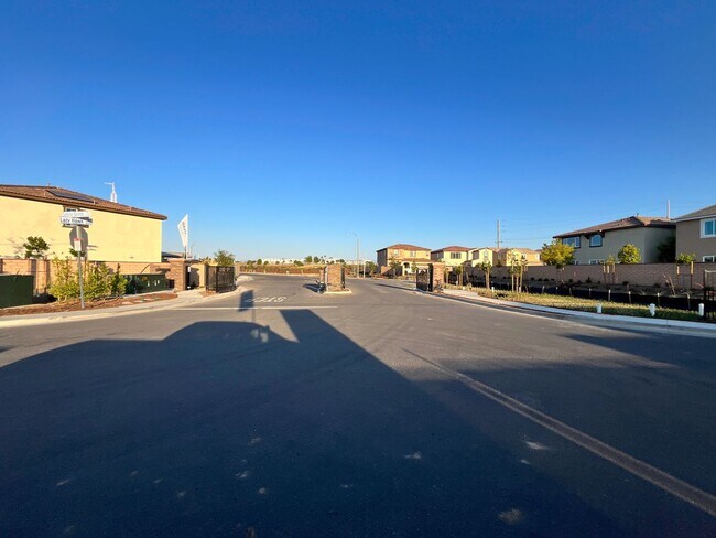 Building Photo - NEWER CONSTRUCTION ~SOLAR~ 3 BED 3 BATH BE...