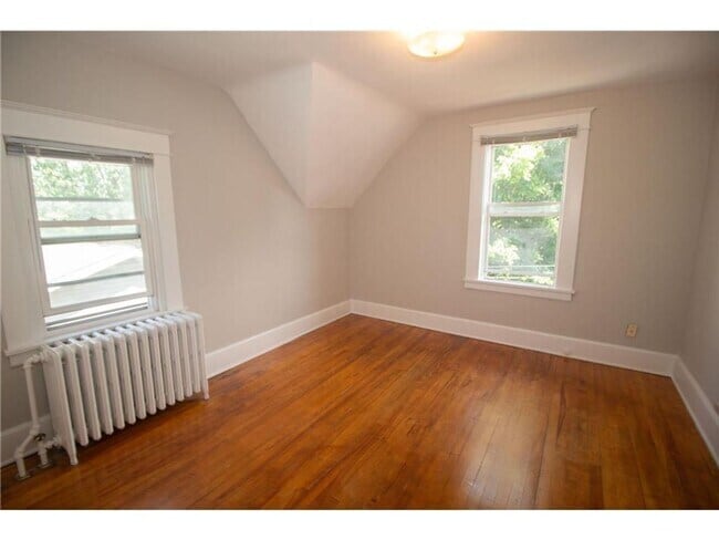 Building Photo - 322 Pierce St N