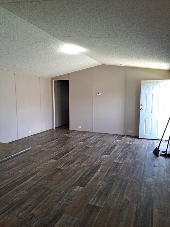 Building Photo - New 3-Bed, 2-Bath! SUMMER SPECIAL-LIMITED ...