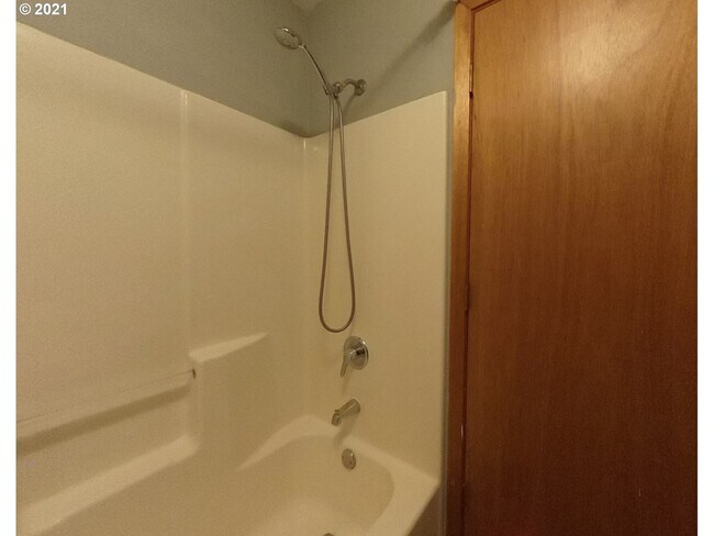 Building Photo - 6867 N Fessenden St