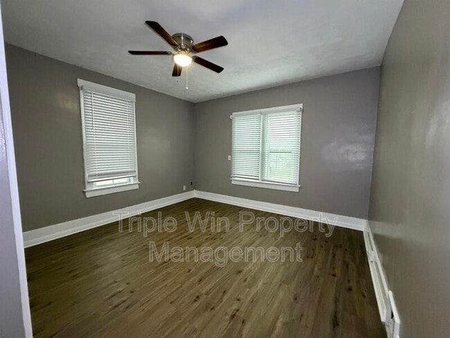 Building Photo - 307 State Hwy 47