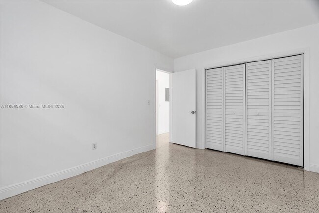 Building Photo - 644 SW 10th St