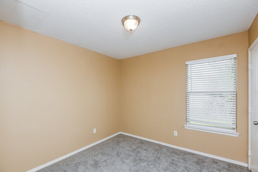Building Photo - 1025 McKavett Dr