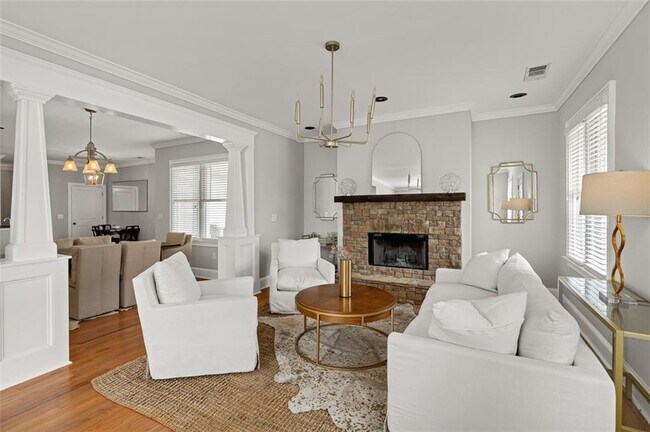 Building Photo - 372 Clifford Ave NE