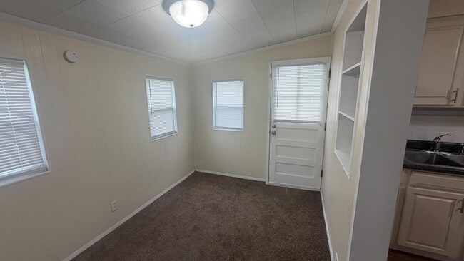 Building Photo - 1410 Akron Dr