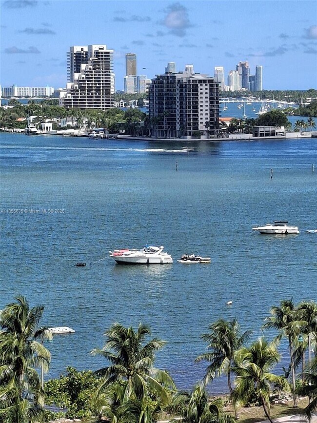 Building Photo - 1800 N Bayshore Dr