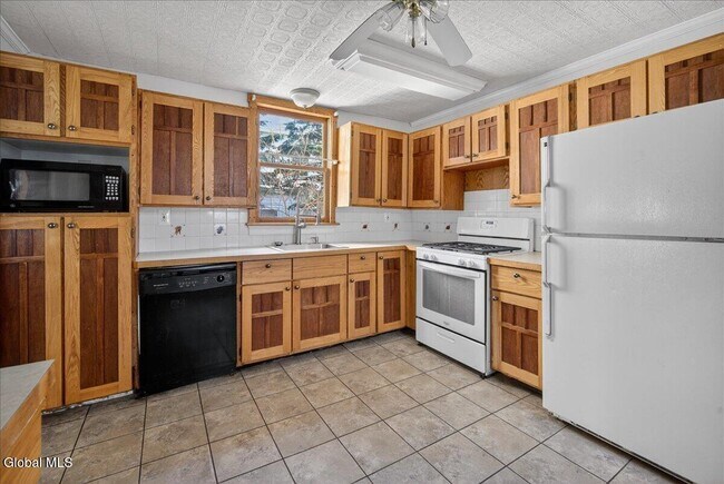 Building Photo - 204 Saratoga Ave