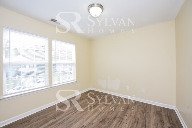 Building Photo - Spacious 4BR 2.5BA Home