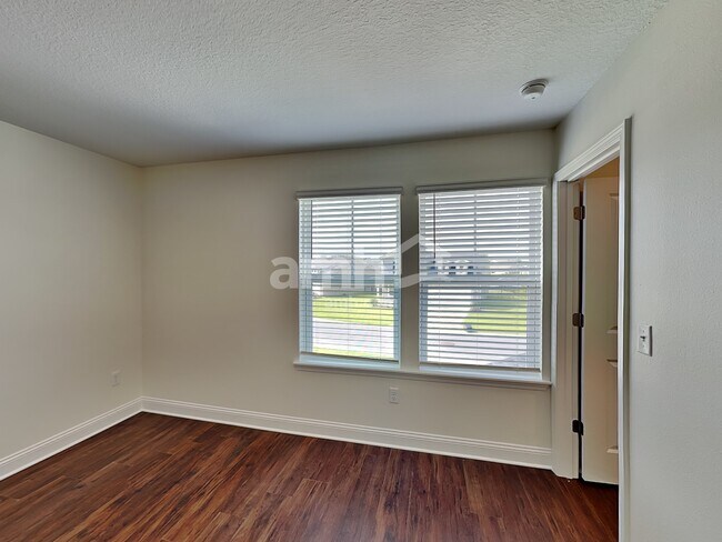 Building Photo - 347 Banyan Frst Dr