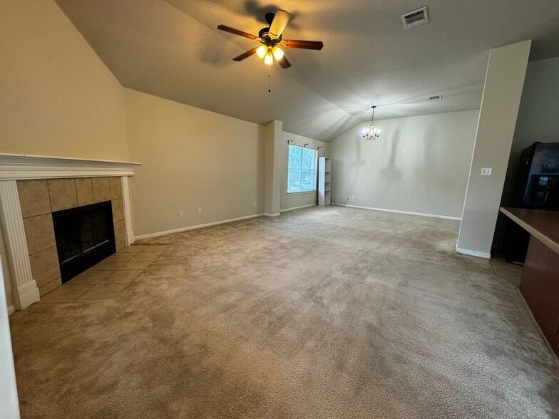 Building Photo - 1600 Melissa Oaks Ln
