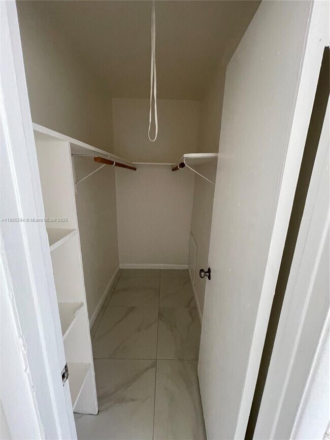 Building Photo - 801 N H St