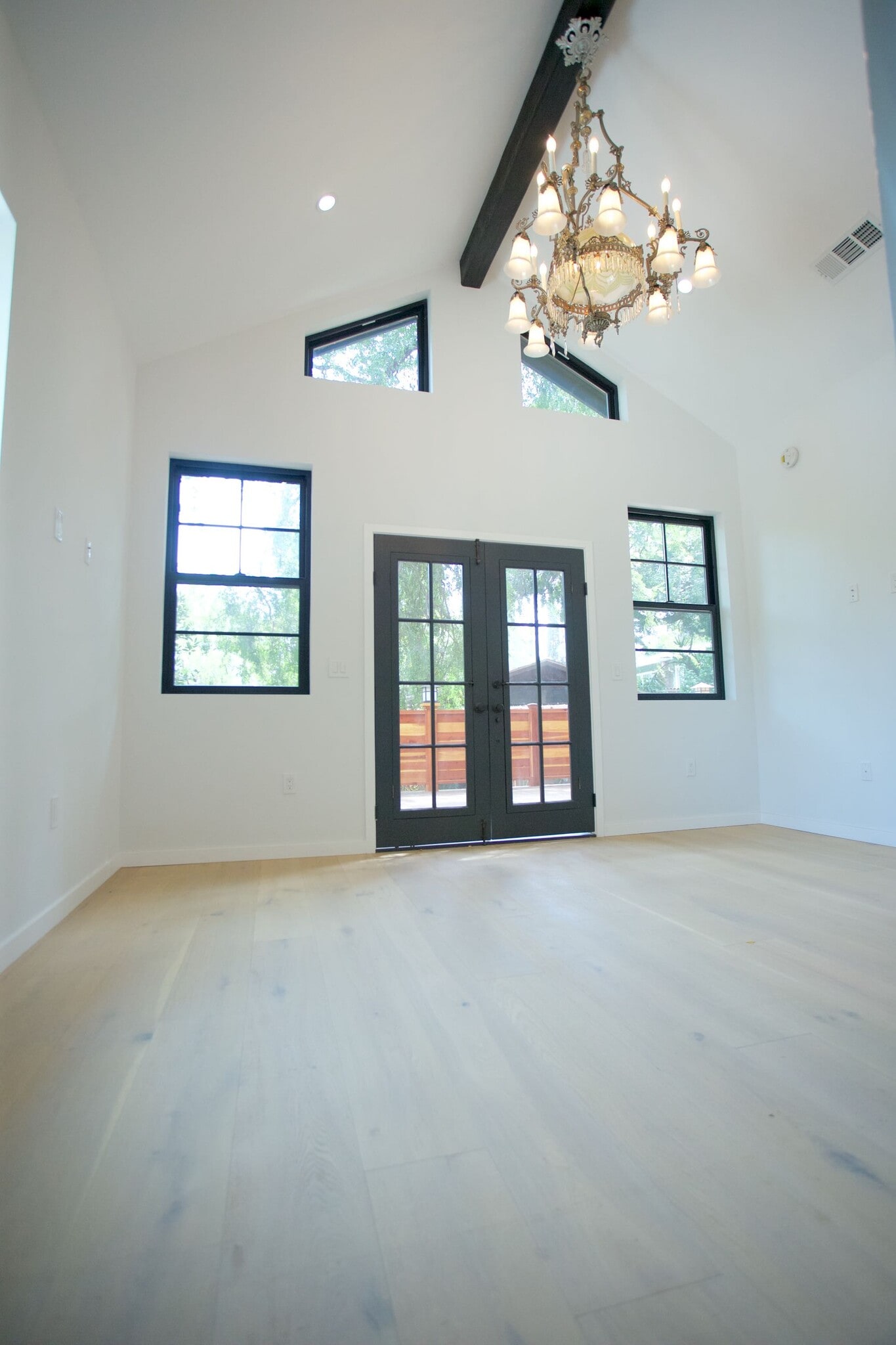 Building Photo - 2119 Hyperion Ave