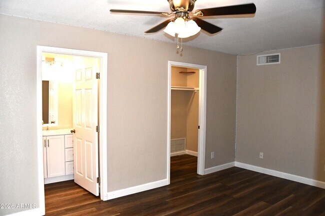 Building Photo - 1346 W 13th St