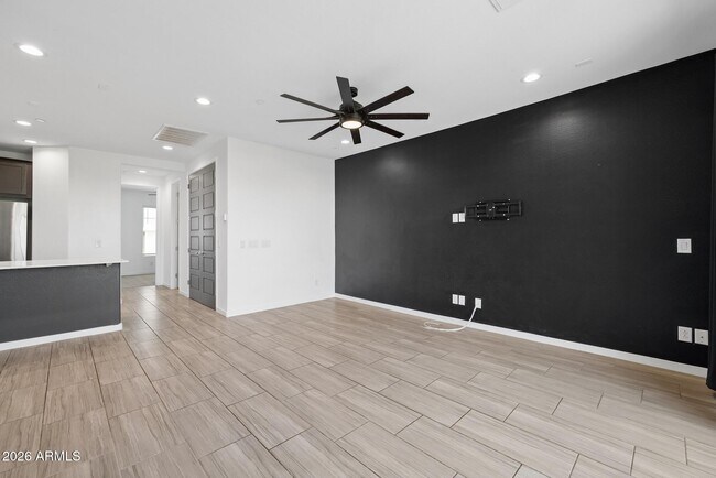 Building Photo - 4631 S Element
