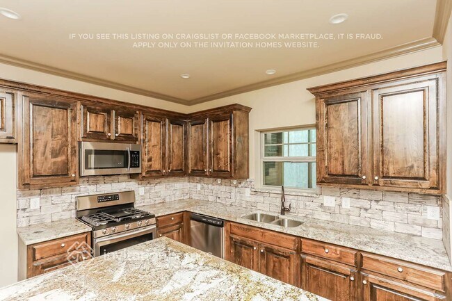 Building Photo - 405 E Aimee St