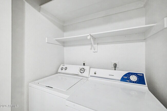 Building Photo - 2931 E Beck Ln