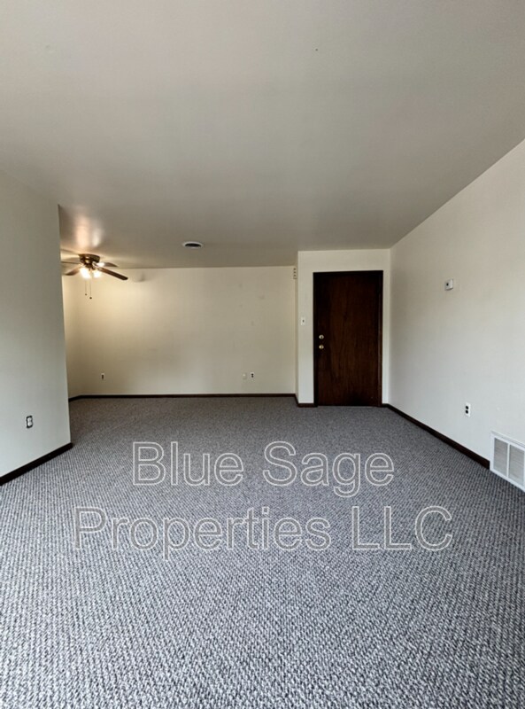 Building Photo - 2419 3rd Ave