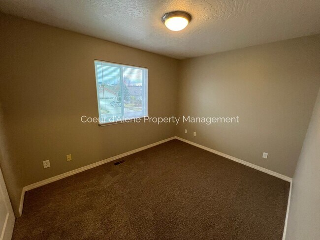 Building Photo - 3 bed house in The Landings