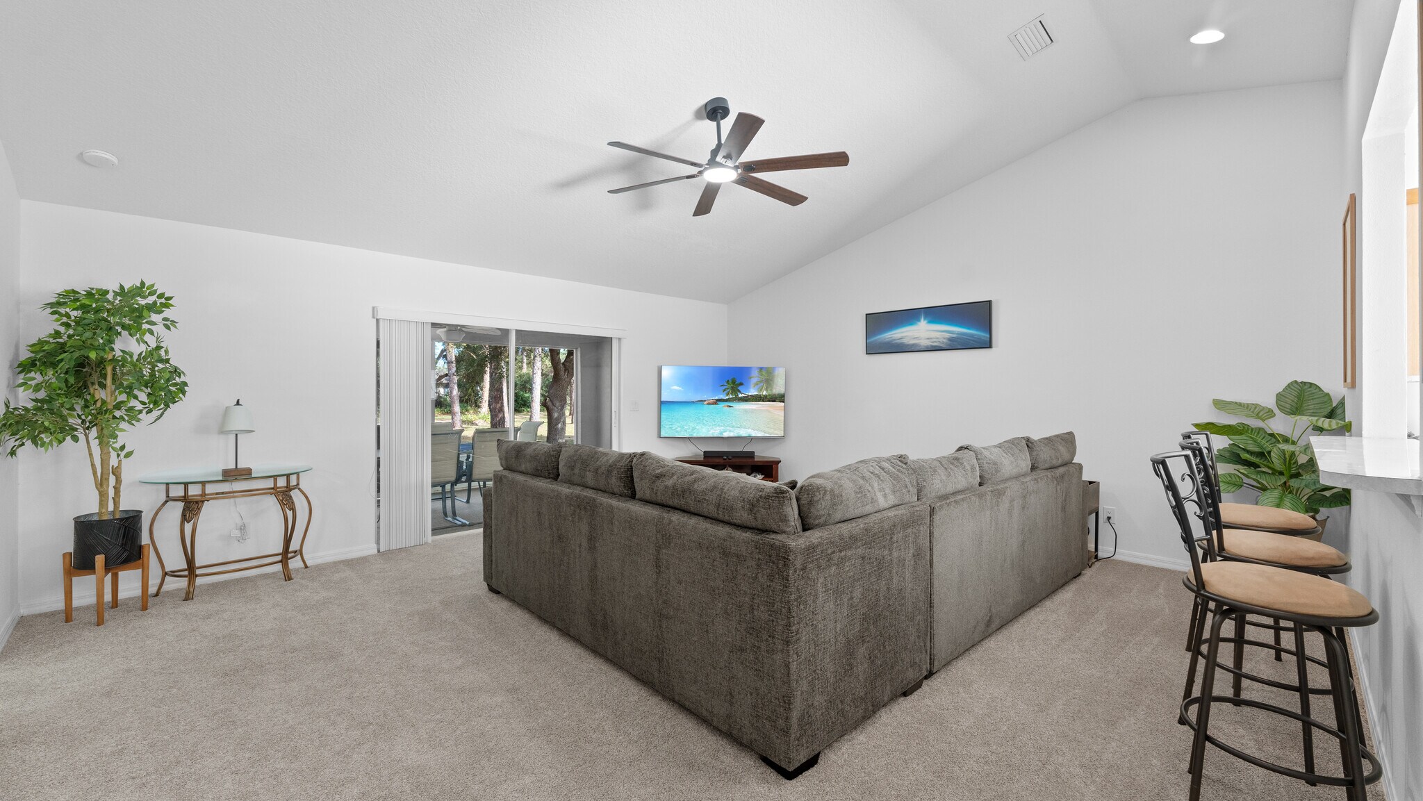 Living Room - 612 Oakwood Pl