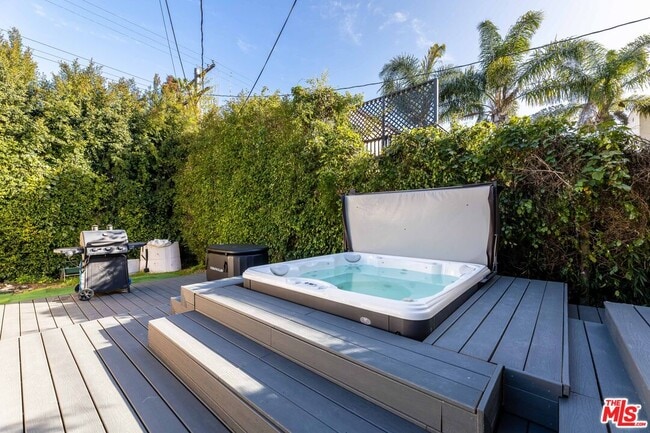 Building Photo - 1112 S Highland Ave