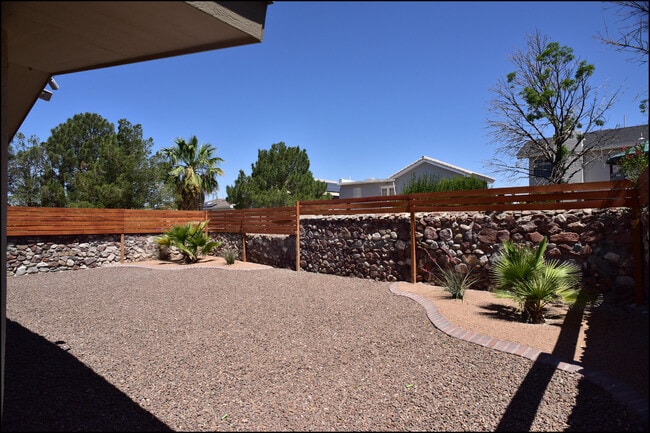 Building Photo - 7229 Canyon Run Dr