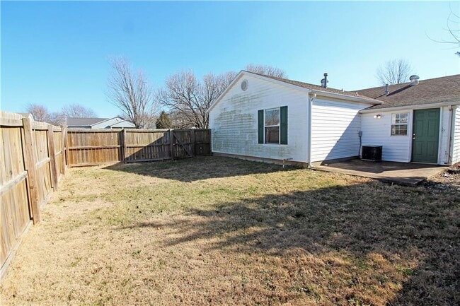 Building Photo - 2515 Parkcrest Dr