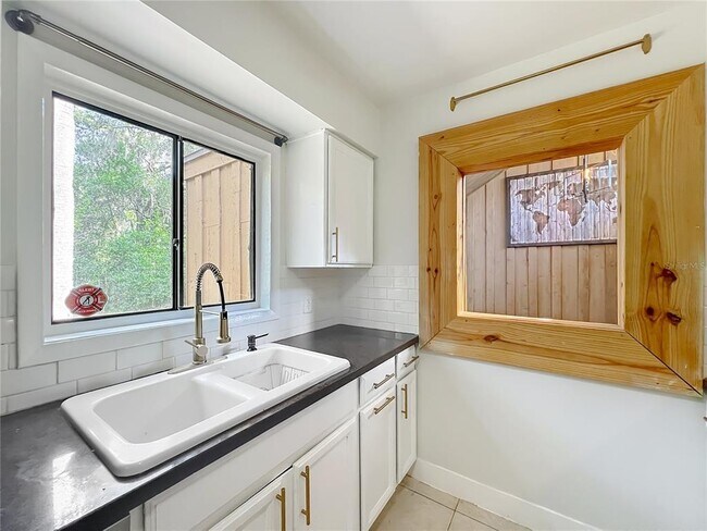 Building Photo - 233 Crown Oaks Way