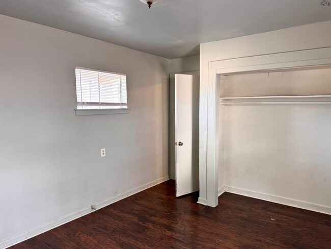 Building Photo - 1818 Collins Ave