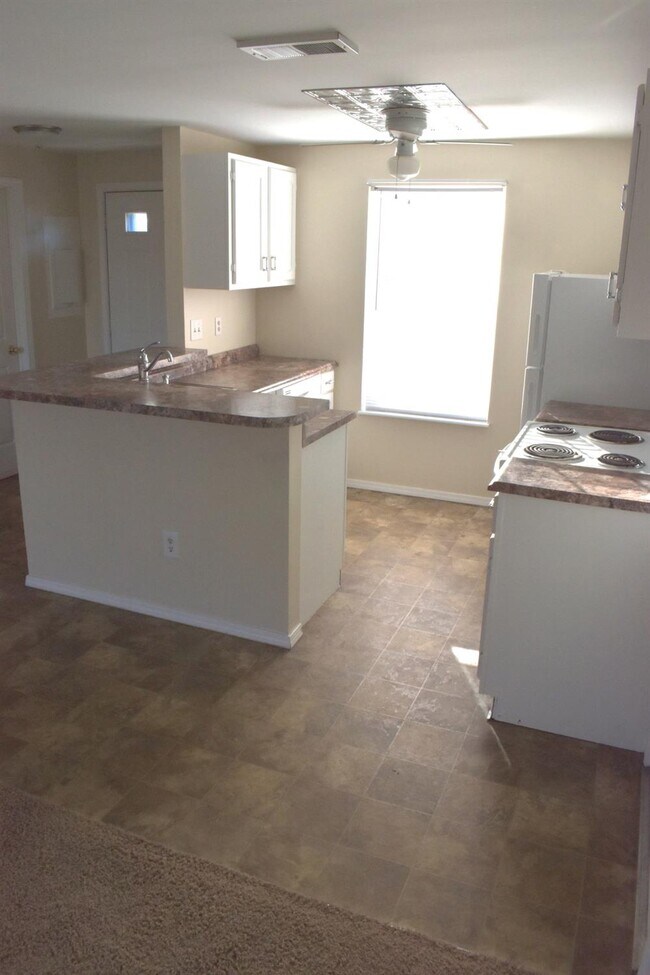 Building Photo - 2753 N Harbor Dr