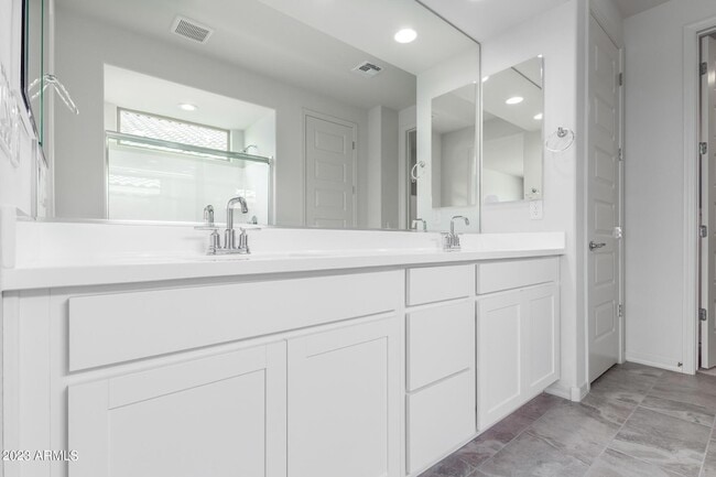 Building Photo - 8529 S 67th Dr