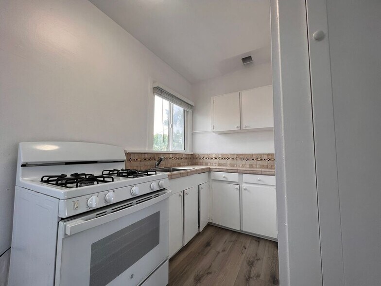 Building Photo - 227 Ave F