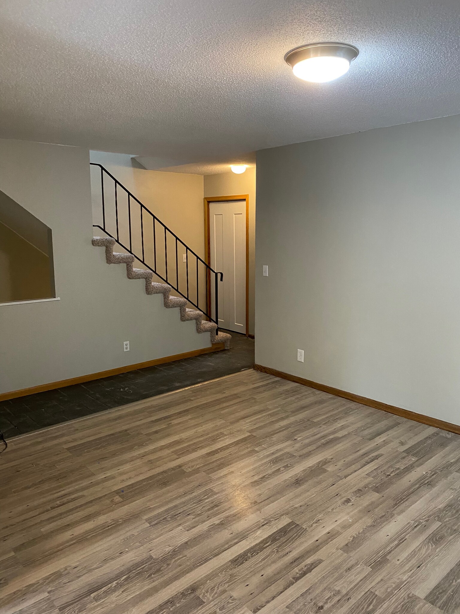 Building Photo - 8913 Forestview Ln N